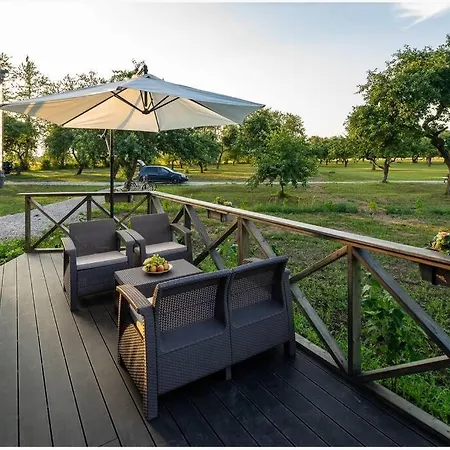 Guest House Lilac In Apple Tree Park Nakotne Exterior photo